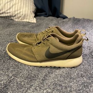 Nike Roshe Run Iguana Size 13 worn